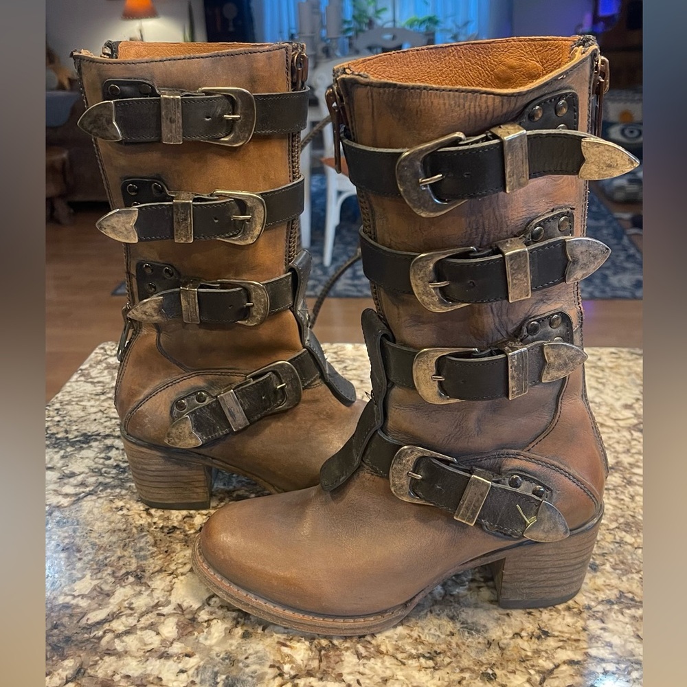 Freebird NOTORIOUS boots!! Size 7 (FIT LIKE 6-6.5).